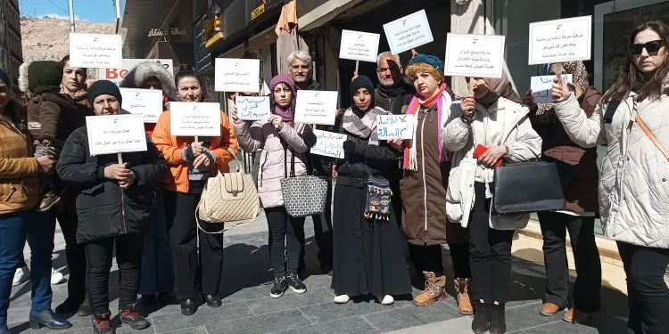 استمرار الاحتجاجات العمالية في سوريا ضد قرارات الفصل والإجازات القسرية