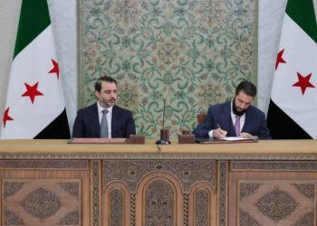 الرئيس السوري يوقع الإعلان الدستوري